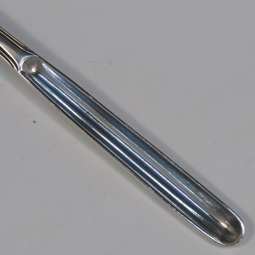 A very handsome Antique Georgian George III Sterling Silver marrow scoop, having a hand-chased shell back above heel on reverse. This elegant silver marrow scoop was made by William Bateman of London in 1825. The dimensions of this fine hand-made antique silver marrow scoop are length 22 cms (8.75 inches), and it weighs approx. 50g (1.6 troy ounces). Please note that this item is monogrammed.   