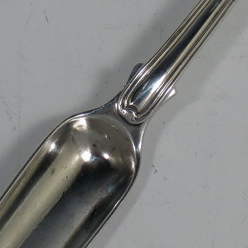 A very handsome Antique Georgian George III Sterling Silver marrow scoop in the Old English Thread pattern, having a double-struck and hand-chased thread. Made by William Eley of London in 1819. The dimensions of this fine hand-made antique silver marrow scoop are length 23 cms (9 inches), and it weighs approx. 60g (2 troy ounces). Please note that this item is crested.