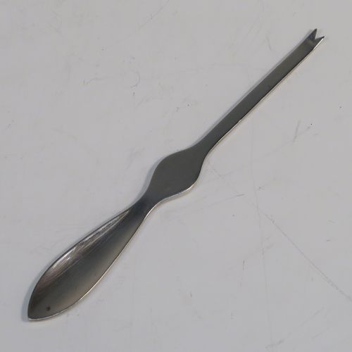 An elegant set of six Lobster picks in a very plain style, all in their original white satin and black velvet-lined presentation box. These handsome silver lobster picks were made by William Suckling of Birmingham in 1960. The dimensions of these fine hand-made silver lobster picks are length 12.5 cms (5 inches), and they weigh a total of 98g (3.2 troy ounces).