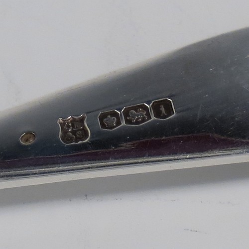 A Sterling Silver set of six pastry forks, having a single-struck reeded Louis pattern handle, and three tined forks, all in their original cream satin and black velvet-lined presentation box. Made by the Cooper Brothers of Sheffield in 1926. The dimensions of these fine hand-made silver pastry forks are length 13 cms (5.25 inches), and they weigh a total of 92g (3 troy ounces).