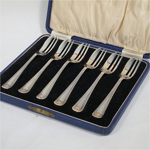 A very pretty Sterling Silver set of six pastry forks, having double-struck Zig-zag and Shell pattern handles, and three tined forks, all in their original cream satin and black velvet-lined presentation box. Made by Marson and Jones of Birmingham in 1932. The dimensions of these fine hand-made silver pastry forks are length 12 cms (4.75 inches), and they weigh a total of 99g (3.2 troy ounces).