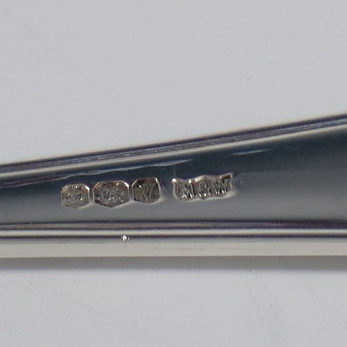A Sterling Silver Art Deco style set of six pastry forks, having a double-struck plain reeded Athenian pattern handle, and three tined forks, all in their original cream satin and black velvet-lined presentation box. Made by Mappin and Webb of Sheffield in 1963. The dimensions of these fine hand-made silver pastry forks are length 13 cms (5.25 inches), and they weigh a total of 103g (3.3 troy ounces).