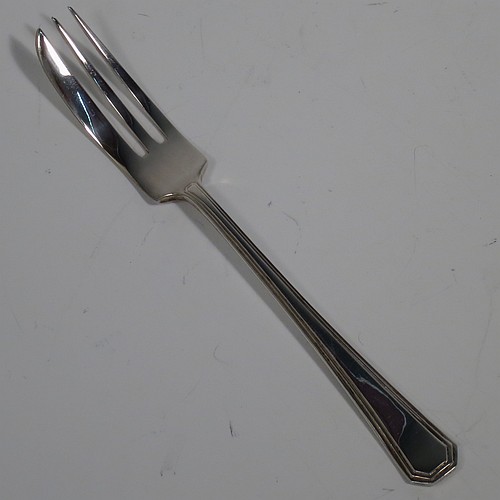 A Sterling Silver Art Deco style set of six pastry forks, having a double-struck plain reeded Athenian pattern handle, and three tined forks, all in their original cream satin and black velvet-lined presentation box. Made by Mappin and Webb of Sheffield in 1963. The dimensions of these fine hand-made silver pastry forks are length 13 cms (5.25 inches), and they weigh a total of 103g (3.3 troy ounces).