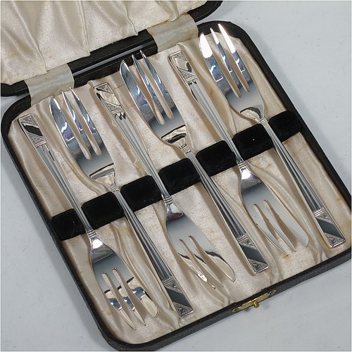 A very pretty and unusual Sterling Silver set of six pastry forks and cake server, having single-struck Art Deco style handles, and three tined forks, all in their original cream satin and black velvet-lined presentation box, with an extra cake server in the lid. Made by Emile Viner of Sheffield in 1990. The dimensions of these fine hand-made silver pastry forks are length 14 cms (5.5 inches), and they weigh a total of 174g (5.6 troy ounces).