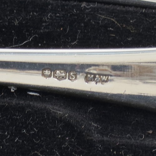 A handsome Sterling Silver set of six pastry forks, having single-struck Windsor pattern handles, and three tined forks, all in their original cream satin and black velvet-lined presentation box. Made by Mappin and Webb of Sheffield in 1935. The dimensions of these fine hand-made silver pastry forks are length 13.5 cms (5.25 inches), and they weigh a total of 129g (4.2 troy ounces).