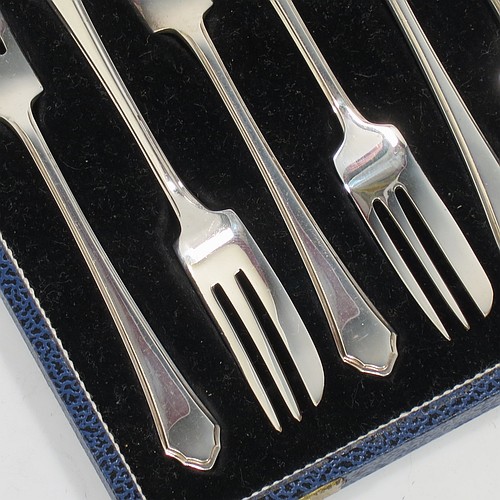 A handsome Sterling Silver set of six pastry forks, having single-struck Windsor pattern handles, and three tined forks, all in their original cream satin and black velvet-lined presentation box. Made by Mappin and Webb of Sheffield in 1935. The dimensions of these fine hand-made silver pastry forks are length 13.5 cms (5.25 inches), and they weigh a total of 129g (4.2 troy ounces).