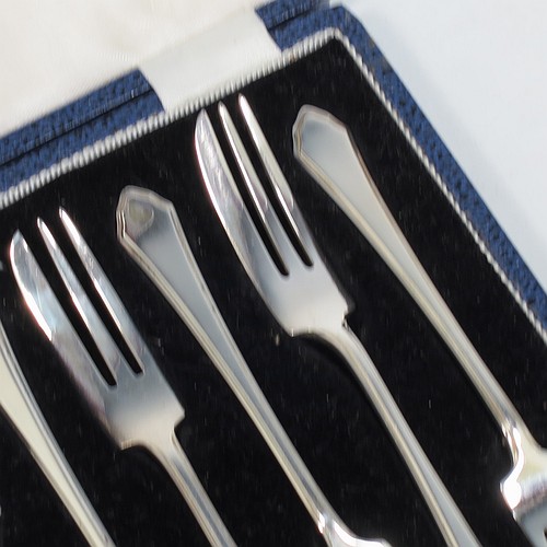A handsome Sterling Silver set of six pastry forks, having single-struck Windsor pattern handles, and three tined forks, all in their original cream satin and black velvet-lined presentation box. Made by Mappin and Webb of Sheffield in 1935. The dimensions of these fine hand-made silver pastry forks are length 13.5 cms (5.25 inches), and they weigh a total of 129g (4.2 troy ounces).