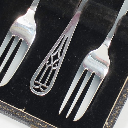 A very pretty and unusual Sterling Silver set of six pastry forks, having hand-pierced handles, and three tined forks, all in their original cream satin and black velvet-lined presentation box. Made by Angora Silver Co., of Birmingham in 1949. The dimensions of these fine hand-made silver pastry forks are length 13.5 cms (5.25 inches), and they weigh a total of 104g (3.4 troy ounces). Please note that the interior satin straps that cover the hinges are damaged.