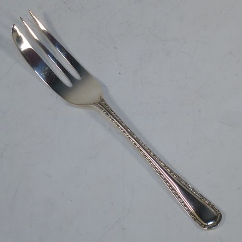 A very pretty Sterling Silver set of six pastry forks, having single-struck pearl and bead handles, and three tined forks, all in their original cream satin and black velvet-lined presentation box. Made by Emile Viner of Sheffield in 1932. The dimensions of these fine hand-made silver pastry forks are length 12.5 cms (5 inches), and they weigh a total of 99g (3.2 troy ounces).
