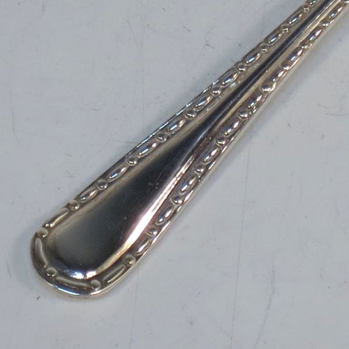 A very pretty Sterling Silver set of six pastry forks, having single-struck pearl and bead handles, and three tined forks, all in their original cream satin and black velvet-lined presentation box. Made by Emile Viner of Sheffield in 1932. The dimensions of these fine hand-made silver pastry forks are length 12.5 cms (5 inches), and they weigh a total of 99g (3.2 troy ounces).