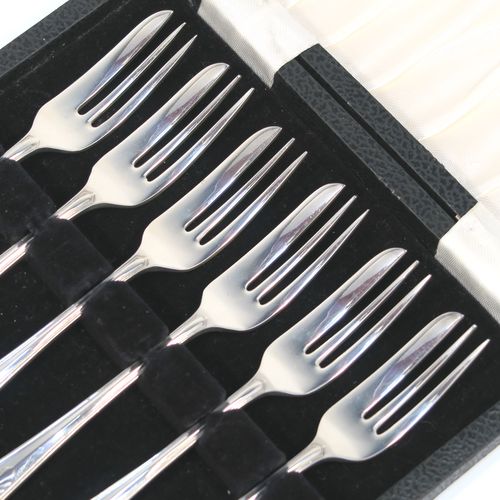 A very elegant Sterling Silver set of six pastry forks in an Art Deco style pattern, with three tined forks, all in their original cream satin and black velvet-lined presentation box. These handsome silver pastry forks were made by Bennet and Heron of Sheffield in 1946. The dimensions of this fine set of hand-made silver pastry forks are length 13 cms (5 inches), and they weigh a total of 150g (4.8 troy ounces).