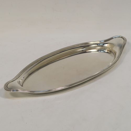 A very handsome Antique Georgian Sterling Silver pen tray, having a very plain oval body with applied reeded borders, and all sitting on a flat base. This elegant antique silver pen tray was made by Thomas Harper I of London in 1796. The dimensions of this fine hand-made antique silver pen tray are length 23.5 cms (9.25 inches), width 9.5 cms (3.75 inches), and it weighs approx. 111g (3.6 troy ounces).  