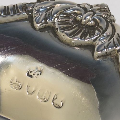 A very handsome Antique Georgian Sterling Silver pen tray, having a shaped rectangular body, with a plain flat ground, applied gadroon borders and cast shells at either end, and all sitting on a flat base. This beautiful antique silver pen tray was made in London in 1814. The dimensions of this fine hand-made antique silver pen tray are length 24 cms (9.5 inches), width 10 cms (4 inches), and it weighs approx. 140g (4.5 troy ounces).