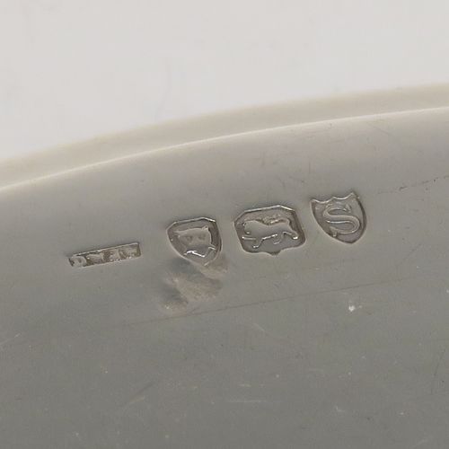 A very elegant Antique Victorian Sterling Silver pen tray, having a very plain oval body with applied reeded borders, cast scrolled handles at either end, and all sitting on a flat base. This beautiful antique silver pen tray was made by D. and J. Welby of London in 1893. The dimensions of this fine hand-made antique silver pen tray are length 23 cms (9 inches), width 10 cms (4 inches), and it weighs approx. 152g (4.9 troy ounces).