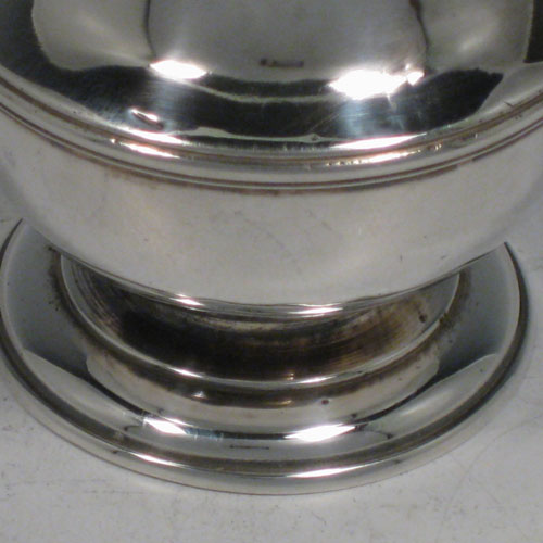 Antique Georgian sterling silver pepper pot, having a plain baluster body, a hand-pierced pull-off lid with finial, and sitting on a pedestal foot. Made by Thomas Rush of London in 1724. The dimensions of this fine hand-made silver pepper pot are height 14.5 cms (5.75 inches), diameter of main body 6 cms (2.25 inches), and it weighs approx. 131g (4.2 troy ounces).