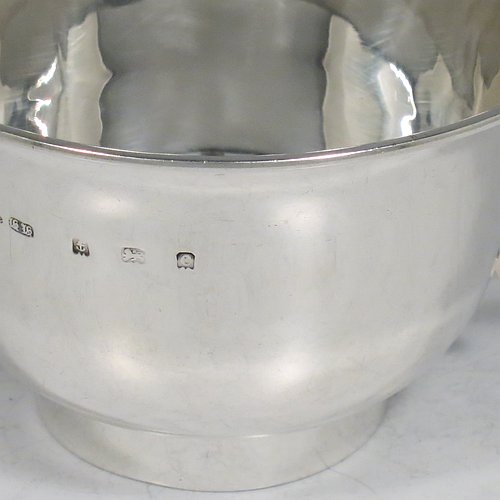 An Antique Edwardian Sterling Silver porringer, having a plain round baluster body, with two scroll side handles, and sitting on a collet foot. Made by Henry Hayes of Birmingham in 1902. The dimensions of this fine hand-made antique silver poringer are height 6.5 cms (2.5 inches), spread across arms 13 cms (5 inches), and it weighs approx. 125g (4 troy ounces).