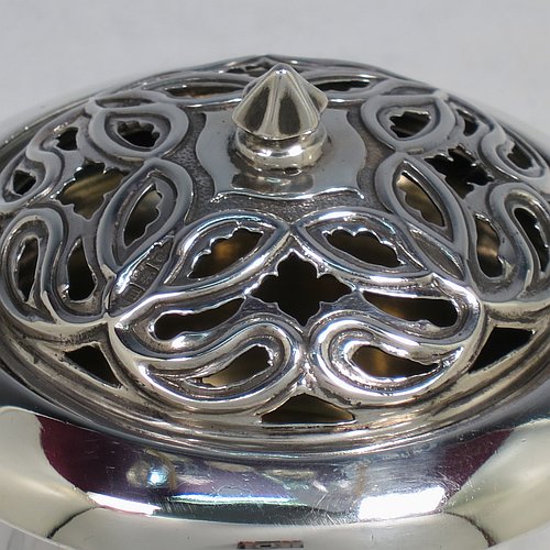 An Antique Edwardian Sterling Silver pot pourri holder, having a plain round body with tapering sides, a pull-off pierced grill with cast finial, a gold-gilt interior, and all sitting on a flat base. Made by Samuel Jacob of London in 1907. The dimensions of this fine hand-made antique silver pot-pourri holder are diameter 8 cms (3.25 inches), height 7 cms (2.75 inches), and it weighs approx. 86g (2.8 troy ounces).