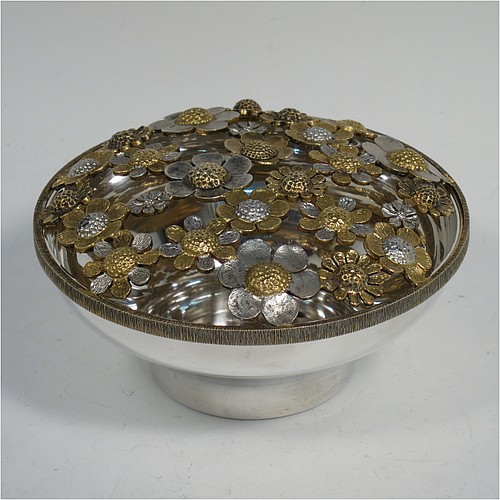 A very pretty Sterling Silver pot pourri holder, having a plain round bellied lower body, and a pull-off pierced grill made up of joined cast flower heads in differing sizes, some of which are gold-gilt, and all sitting on a flat base. Made by Richard Cooke of London in 1983. The dimensions of this fine hand-made silver pot-pourri holder are diameter 11 cms (4.25 inches), height 5.5 cms (2.25 inches), and it weighs approx. 235g (7.6 troy ounces). 