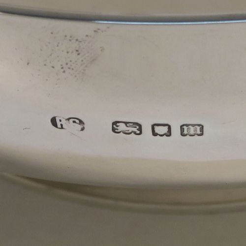 A large and handsome Sterling Silver quaich, having a very plain round body, with two side handles having hand-engraved geometrical engraving, and sitting on a collet foot. This elegant silver quaich was made by Robert Stebbings of London in 1927. The dimensions of this fine hand-made sterling silver quaich are diameter of body 18 cms (7 inches), height 6.5 cms (2.5 inches), and it weighs approx. 423g (13.6 troy ounces).