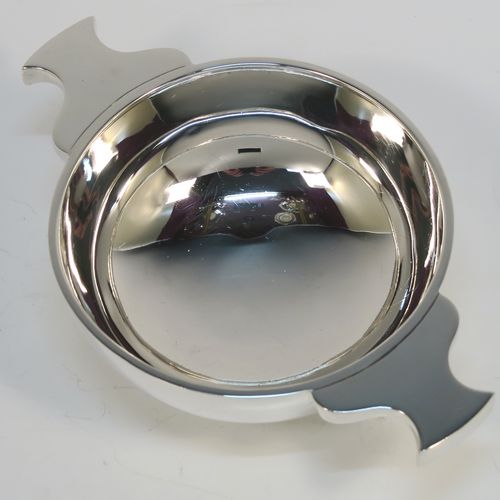 A handsome Scottish Sterling Silver Quaich, having a very plain round body, with two side handles, and sitting on a collet foot. This elegant silver Quaich was made by Davidson, Henderson, and Sorley of Glasgow in 1933. The dimensions of this fine hand-made silver Scottish Quaich are diameter of body 9 cms (3.5 inches), height 4 cms (1.5 inches), and it weighs approx. 116g (3.7 troy ounces).   