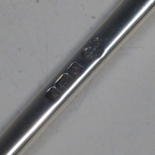 Sterling silver pair of salad servers, having very plain oval bowls, featuring long handles with hand-chased shaped gadroon an floral terminals. Made by Goldsmiths and Silversmiths of Sheffield in 1920. The length of these fine hand-made silver salad servers are 28 cms (11 inches), and the total weight is approx. 196g (6.3 troy ounces).