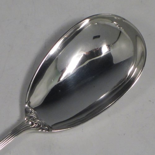 Antique Edwardian sterling silver pair of salad servers, having very plain oval bowls, featuring reeded handles with hand-chased floral terminals. Made by Roberts and Belk of Sheffield in 1907. The length of these fine hand-made silver salad servers are 22 cms (8.75 inches), and the total weight is approx. 198g (6.4 troy ounces).