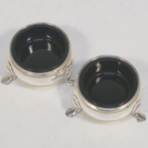 A very handsome Antique Georgian Sterling Silver pair of George II cauldron salt cellars, having plain round bodies, with reeded borders, blue glass liners, and sitting on three cast hoof feet. These elegant antique silver cauldron salt cellars were made by Edward Wood of London in 1746. The dimensions of these fine hand-made silver salt cellars are diameter 6 cms (2.3 inches), height 3 cms (1.25 inches), and they weigh a total of approx. 94g (2 troy ounces).