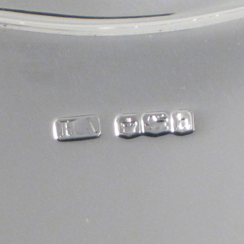 Sterling silver large serving salver, having a round body, with plain burnished ground, a pie-crust style border, and sitting on four scroll feet. Made by Henry Atkins of Sheffield in 1925. The dimensions of this fine hand-made silver salver are diameter 41 cms (16 inches), and it weighs approx. 1,837g (59 troy ounces).