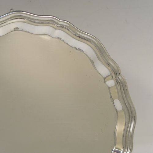 A very handsome Sterling Silver salver, having a round body, with a plain burnished ground, an applied and shaped receded  border, and sitting on three cast scroll feet. This elegant silver salver was made by Emile Viner of Sheffield in 1939. The dimensions of this fine hand-made silver salver are diameter 20 cms (8 inches), and it weighs approx. 325g  (10.5 troy ounces).