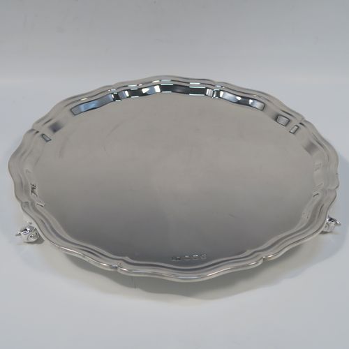 A very elegant Sterling Silver salver, having a round body, with a plain burnished ground, an applied and shaped reeded border, and sitting on three cast scroll feet. This elegant silver salver was made by Emile Viner of Sheffield in 1965. The dimensions of this fine hand-made silver salver are diameter 26 cms (10.25 inches), and it weighs approx. 484g (15.6 troy ounces).   