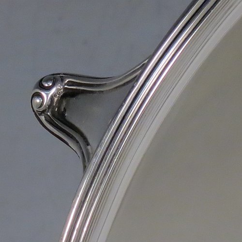 An Antique Georgian Sterling Silver very elegant George III round salver, having a plain ground, an applied reeded border, and sitting on three cast flange feet. Made by Thomas Hannam & John Crouch II of London in 1799. The dimensions of this fine hand-made antique silver salver are diameter 21 cms (8.25 inches), and it weighs approx. 404g (13 troy ounces).