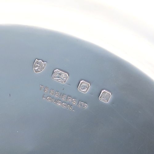 A very elegant and heavy in the hand Sterling Silver round salver, having a plain ground, an applied reeded border, and sitting on three reeded and flanged feet. This handsome silver salver was made by Tessiers of London in 1936. The dimensions of this fine hand-made silver salver are diameter 15 cms (6 inches), and it weighs approx. 224g (7 troy ounces).