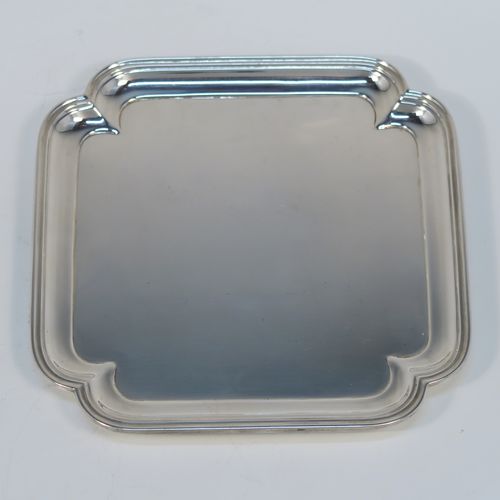 A very elegant Antique Edwardian Sterling Silver salver, having a square body with an applied cut-corner and reeded border, a plain ground, and sitting on four flanged feet. This handsome silver salver was made by Thomas Bradbury and Sons of London in 1910. The dimensions of this fine hand-made antique silver salver are 14.5 cms (5.75 inches) square, and it weighs approx. 202g (6.5 troy ounces).
