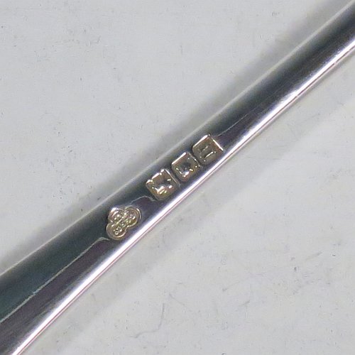 A Sterling Silver pair of Sauce Ladles in the plain Dog-nose pattern with Rattail on reverse, and oval bowls. Made by Goldsmiths & Silversmiths of London in 1917. The dimensions of this fine pair of hand-made silver sauce ladles are length 18 cms (7 inches), and they weigh a total of approx. 155g (5 troy ounces).