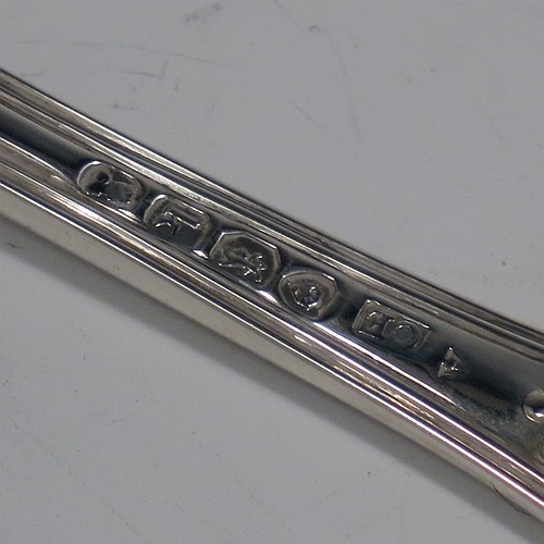 An Antique Georgian Sterling Silver pair of Sauce Ladles in the double-struck Kings pattern. Made by Charles Eley of London in 1825. The dimensions of this fine pair of hand-made Kings Pattern antique silver sauce ladles are length 17 cms (6.75 inches), and they weigh a total of approx. 147g (4.7 troy ounces).