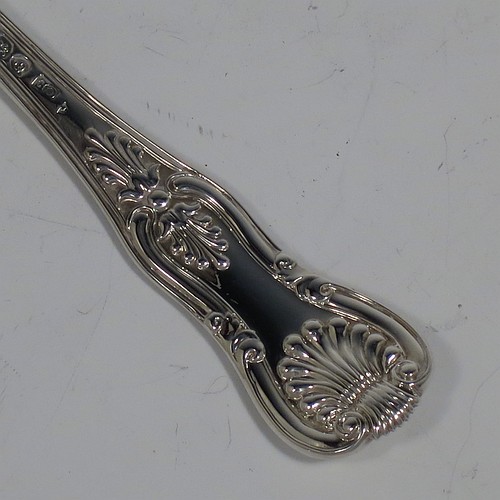 An Antique Georgian Sterling Silver pair of Sauce Ladles in the double-struck Kings pattern. Made by Charles Eley of London in 1825. The dimensions of this fine pair of hand-made Kings Pattern antique silver sauce ladles are length 17 cms (6.75 inches), and they weigh a total of approx. 147g (4.7 troy ounces).