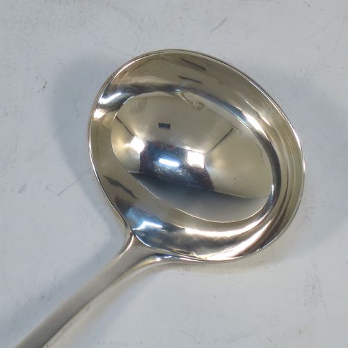 A handsome Sterling Silver pair of sauce ladles in the plain Old English pattern, and having oval bowls. Made by Robert Pringle of London in 1925. The dimensions of this fine pair of hand-made silver sauce ladles are length 17 cms (6.75 inches), and they weigh a total of approx. 136g (4.4 troy ounces).