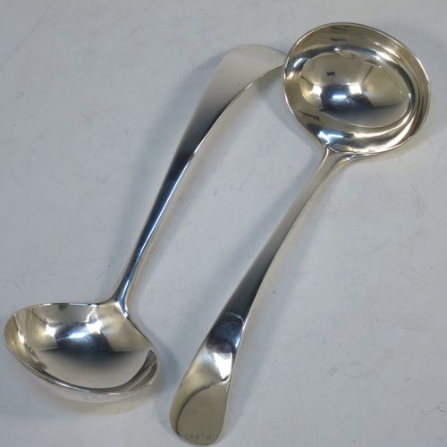 A handsome Sterling Silver pair of sauce ladles in the plain Old English pattern, and having oval bowls. Made by Robert Pringle of London in 1925. The dimensions of this fine pair of hand-made silver sauce ladles are length 17 cms (6.75 inches), and they weigh a total of approx. 136g (4.4 troy ounces).