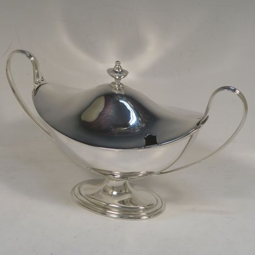 A very elegant Sterling Silver pair of sauce tureens with covers, having plain oval neoclassical boat-shaped bodies with applied reeded borders, pull-off lids with cast finials, with reeded loop side-handles, and all sitting on pedestal feet. These beautiful silver sauce tureens were made by Thomas Bradbury of Sheffield in 1931. The dimensions of this fine hand-made silver2 pair of sauce tureens are height 13.5 cms (5.5 inches), length 23 cms (9 inches), width 10 cms (4 inches), with a total weight of approx. 853g (27.5 troy ounces).
