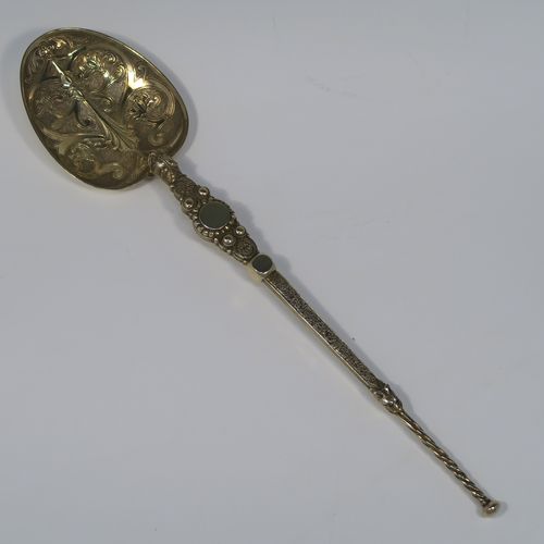 A large and beautiful Antique Victorian Sterling Silver and gold-gilt serving spoon, in the Coronation Anointing pattern with hand-engraved floral decoration to the bowl, and a cast ornate and twisted handle. This fantastic silver and gold-gilt Coronation serving spoon was made by Mappin and Webb of London in 1891. The dimensions of this fine hand-made antique silver Coronation Anointing spoon are length 26 cms (10.25 inches), and it weighs approx. 105g (3.4 troy ounce).  