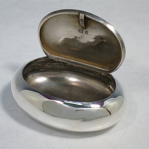 An Antique Victorian Sterling Silver tobacco box, having a plain oval body, and squeeze-action sprung hinged lid. Made by Elkington & Co., of Birmingham in 1901. The dimensions of this fine hand-made antique silver tobacco box are length 9 cms (3.5 inches), width 6.5 cms (2.5 inches), depth 3 cms (1.25 inches), and it weighs approx. 102g (3.3 troy ounces).