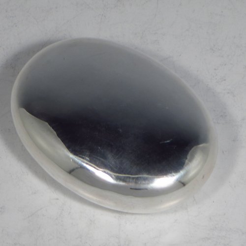 An Antique Victorian Sterling silver tobacco box, having a plain oval body, and squeeze-action sprung hinged lid. Made by Saunders & Shepherd of Birmingham in 1896. The dimensions of this fine hand-made silver tobacco box are length 8.5 cms (3.3 inches), depth 2.5 cms (1.0 inches), and it weighs approx. 75g (2.4 troy ounces).