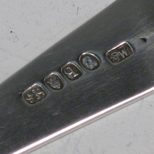 Antique Georgian sterling silver pair of stuffing or basting spoons, in the Old English pattern, having plain oval pointed bowls, and plain long handles with pips on the reverse. Made by Thomas Wallis II of London in 1791. The length of these fine hand-made silver basting / stuffing spoons is 31 cms (12.25 inches), and the total weight is approx. 203g (6.5 troy ounces). Please note that both spoons are crested.