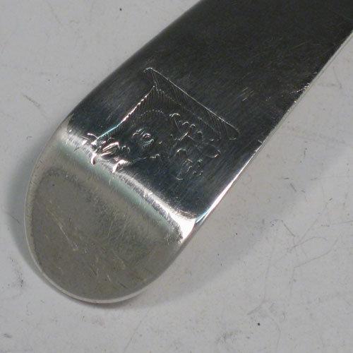 Antique Georgian sterling silver pair of stuffing or basting spoons, in the Old English pattern, having plain oval pointed bowls, and plain long handles with pips on the reverse. Made by Thomas Wallis II of London in 1791. The length of these fine hand-made silver basting / stuffing spoons is 31 cms (12.25 inches), and the total weight is approx. 203g (6.5 troy ounces). Please note that both spoons are crested.