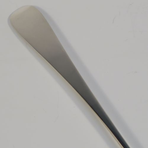 A handsome Antique Georgian Sterling Silver Old English pattern stuffing spoon, having a very plain handle with pip on reverse, and a plain oval bowl. This elegant silver serving spoon was made by George Ferris of Exeter in 1813. The dimensions of this fine hand-made antique silver stuffing spoon are length 30 cms (11.75 inches), and it weighs approx. 82g (2.6 troy ounces).
