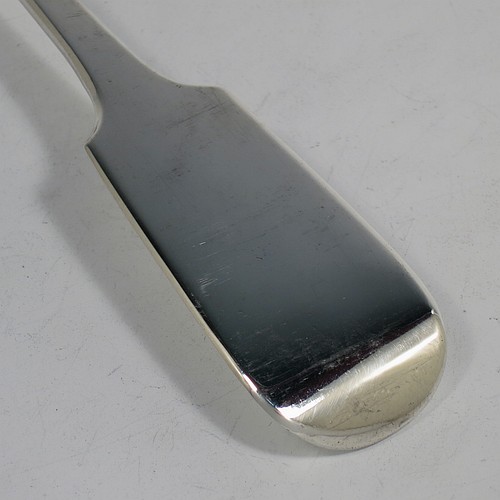 An Antique Georgian Sterling Silver heavy stuffing spoon in the Fiddle pattern, having a very plain handle with pip on reverse, and a plain oval bowl with shoulders above. Made by Clement Cheese of London in 1828. The dimensions of this fine hand-made antique silver stuffing spoon are length 30.5 cms (12 inches), and it weighs approx. 152g (4.9 troy ounces).