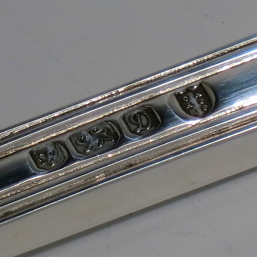 A heavy Sterling Silver stuffing spoon in the double-struck Kings pattern, having a fancy handle with hand-chased shell, scroll, and reeded decoration, and a plain oval bowl with shoulders above, and shell on reverse. Made in London in 1978. The dimensions of this fine hand-made silver stuffing spoon are length 31 cms (12.25 inches), and it weighs approx. 253g (8.2 troy ounces).