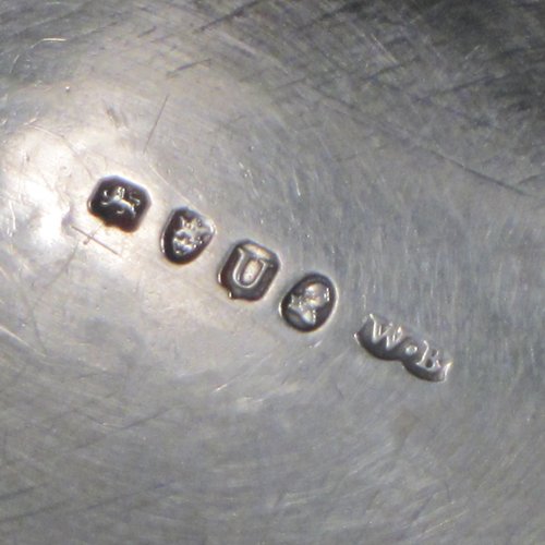 Antique Georgian sterling silver sugar or sweetmeat basket, having an oval body, with hand-chased and fluted decoration, an applied reeded border, a gold-gilt interior, a reeded swing-handle, and sitting on four ball feet. Made by William Bateman of London in 1815. The dimensions of this fine hand-made silver sugar basket are height 12.5 cms (5 inches), length 16 cms (6.25 inches), width 14 cms (5.5 inches), and it weighs approx. 174g (5.6 troy ounces).