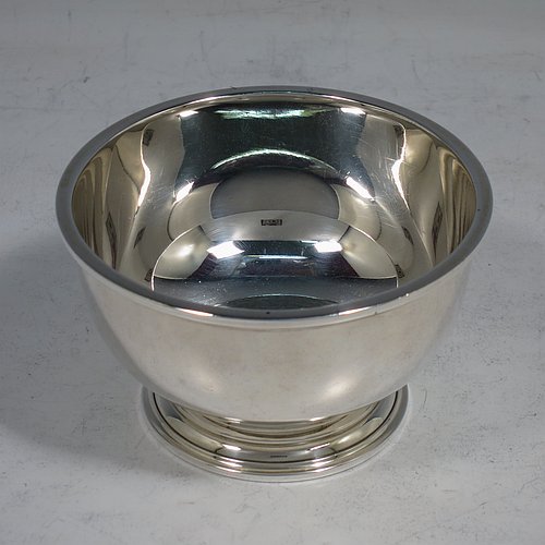 A Sterling Silver sugar and creamer set, having plain round bellied bodies, applied reeded borders, a sparrow-beak spout, and sitting on collet feet. Made by Robert Comyns of London in 1965. The dimensions of this fine hand-made silver sugar and creamer set are height of cream jug 7.5 cms (3 inches), diameter of bowl 9 cms (3.5 inches), and they weigh a total of approx. 225g (7.3 troy ounces).