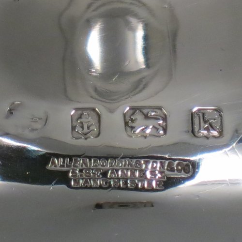 An Antique Edwardian Sterling Silver tazza dish, having a plain round bowl body, sitting on a pedestal foot with matching decoration and a small band of fluting. Made in Birmingham in 1909. The dimensions of this fine hand-made antique silver tazza dish are height 23 cms (9 inches), diameter 20 cms (8 inches), and it weighs approx. 435g (14 troy ounces).